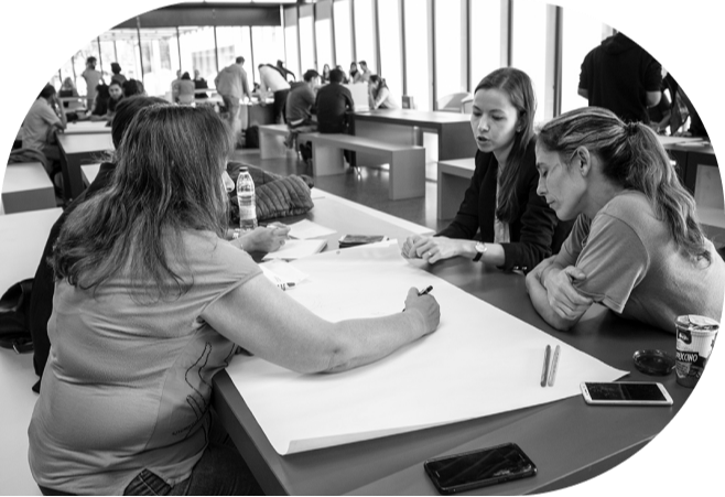 grupo de mujeres trabajando